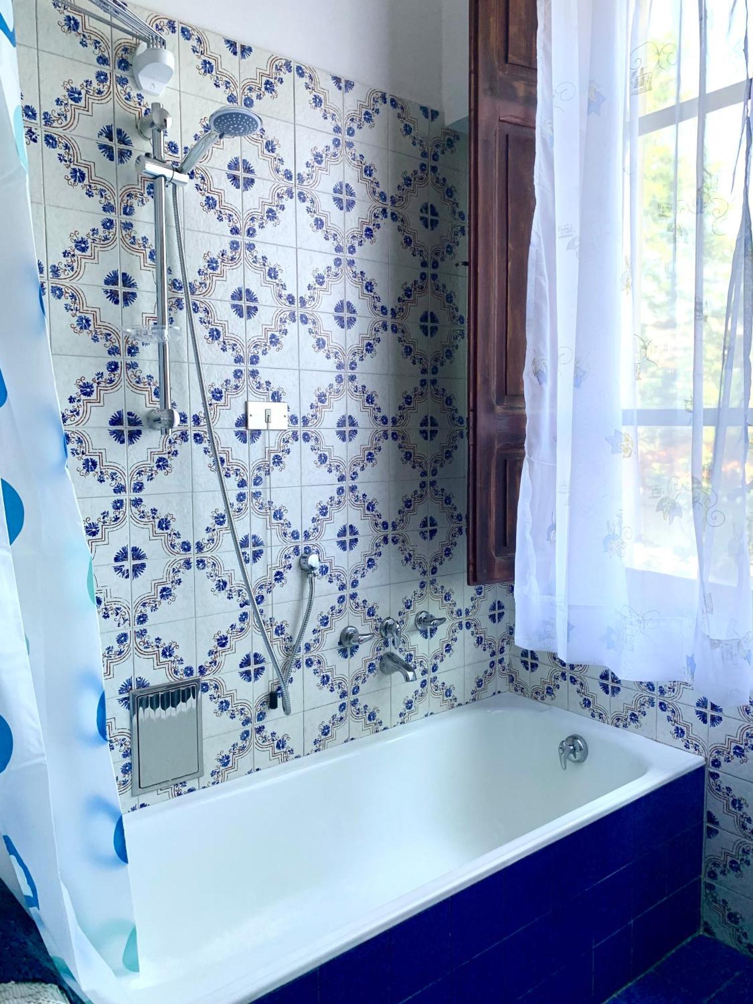 Guest House A Due Passi أولبيا المظهر الخارجي الصورة